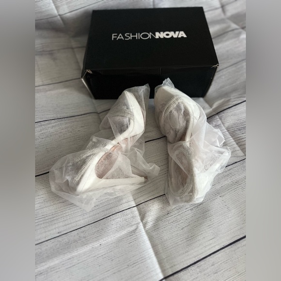 Fashinova Beautiful🤍😍Rhinestone Heels! Brand NEW! Still in the box! - Picture 11 of 13